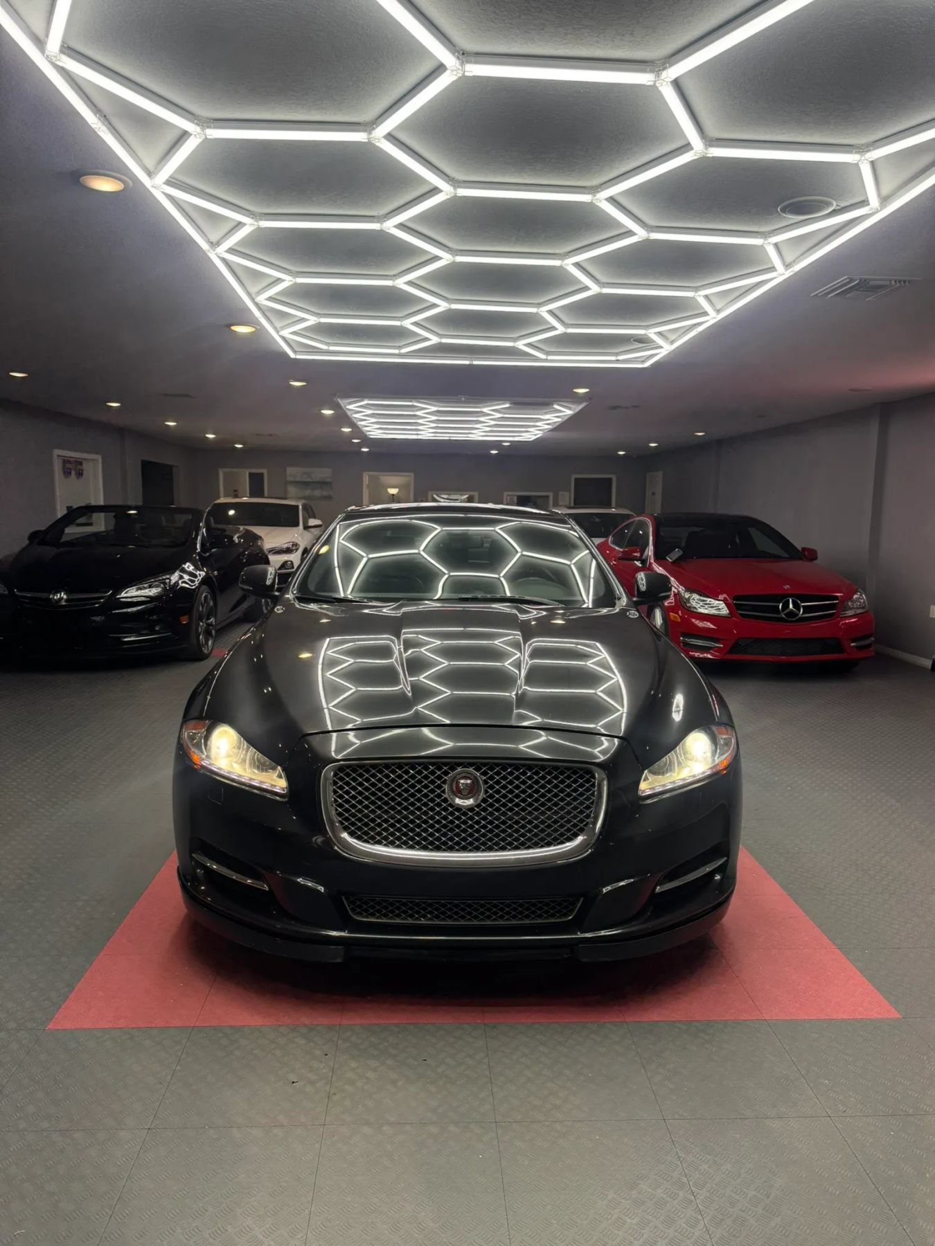 Used 2015 Jaguar XJ RWD image 2