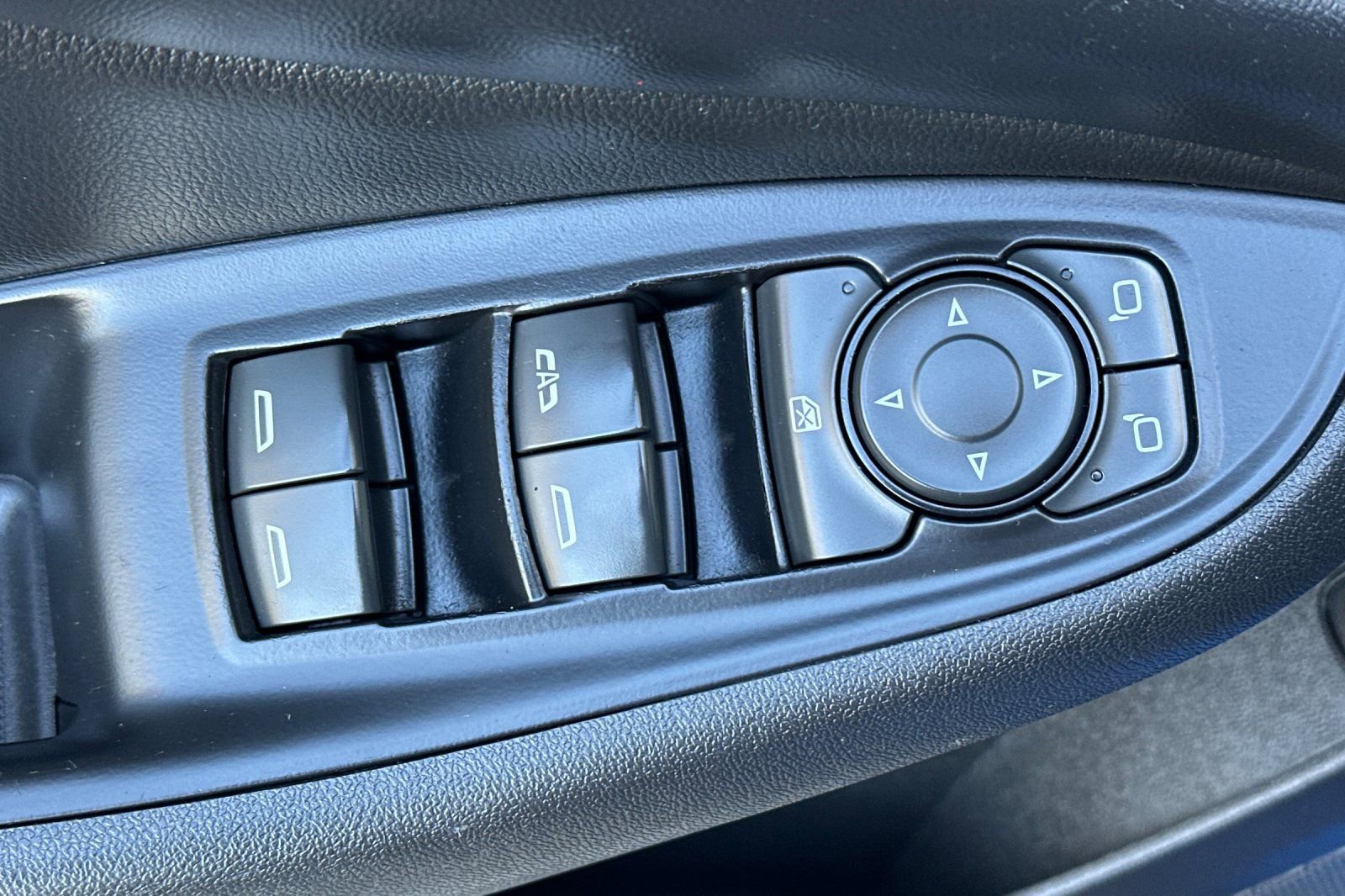 Used 2018 Chevrolet Volt LT w/ Comfort Package image 12