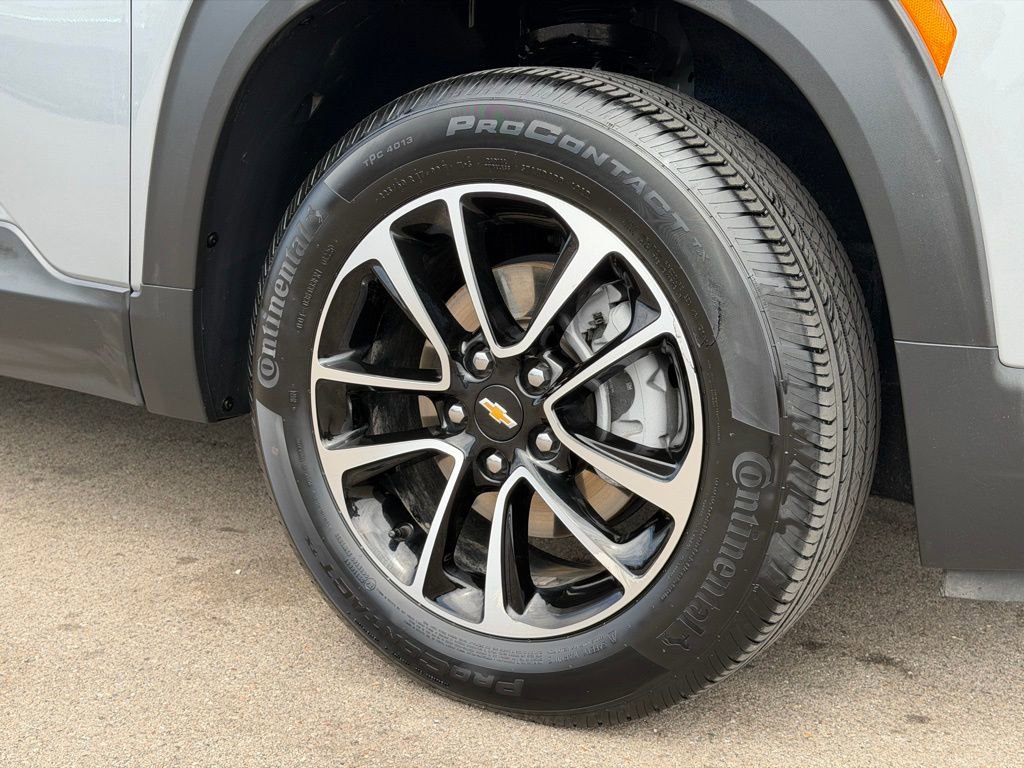 Used 2025 Chevrolet TrailBlazer LT AWD/4WD image 27