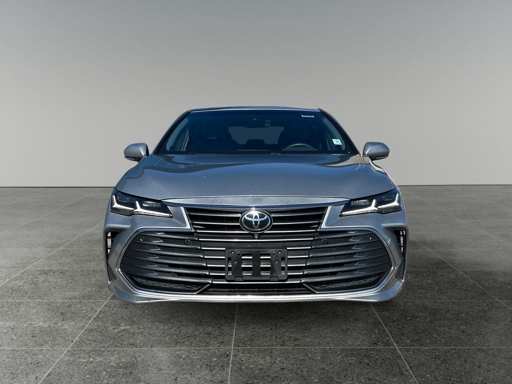Used 2019 Toyota Avalon Limited image 2