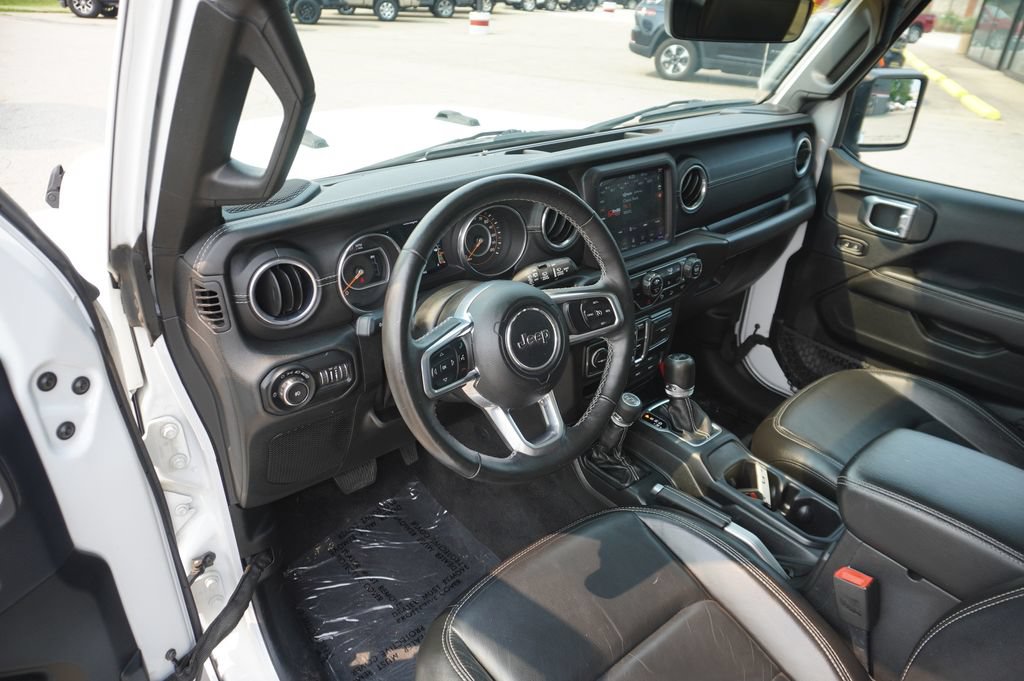 Used 2018 Jeep Wrangler Unlimited Sahara AWD/4WD image 25