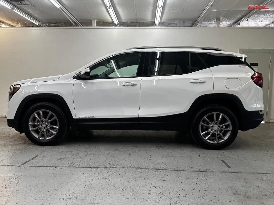 Used 2024 GMC Terrain SLT image 7
