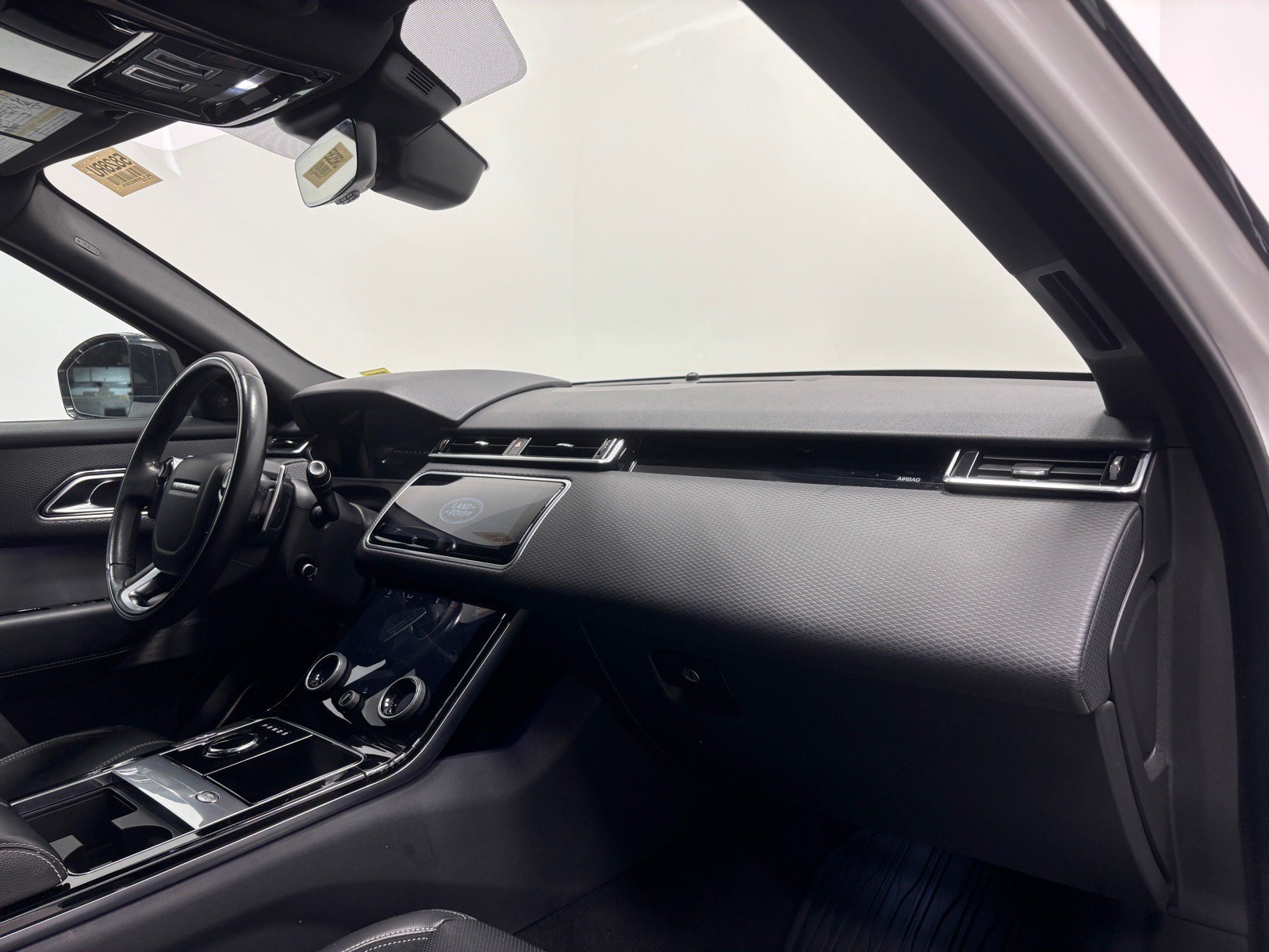 Used 2019 Land Rover Range Rover Velar R-Dynamic SE AWD/4WD image 29