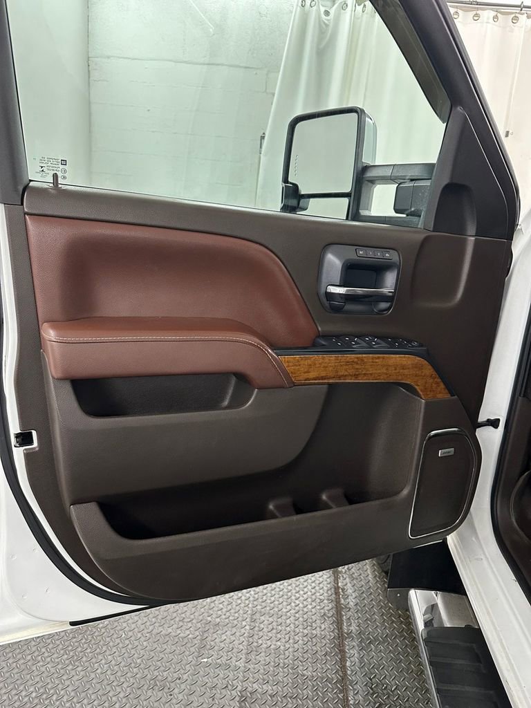 Used 2015 Chevrolet Silverado 2500 High Country w/ High Country Premium Package image 8