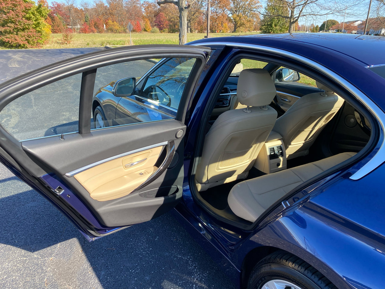 Used 2018 BMW 330i xDrive 330i xDrive SULEV Sedan w/ Premium Package image 24