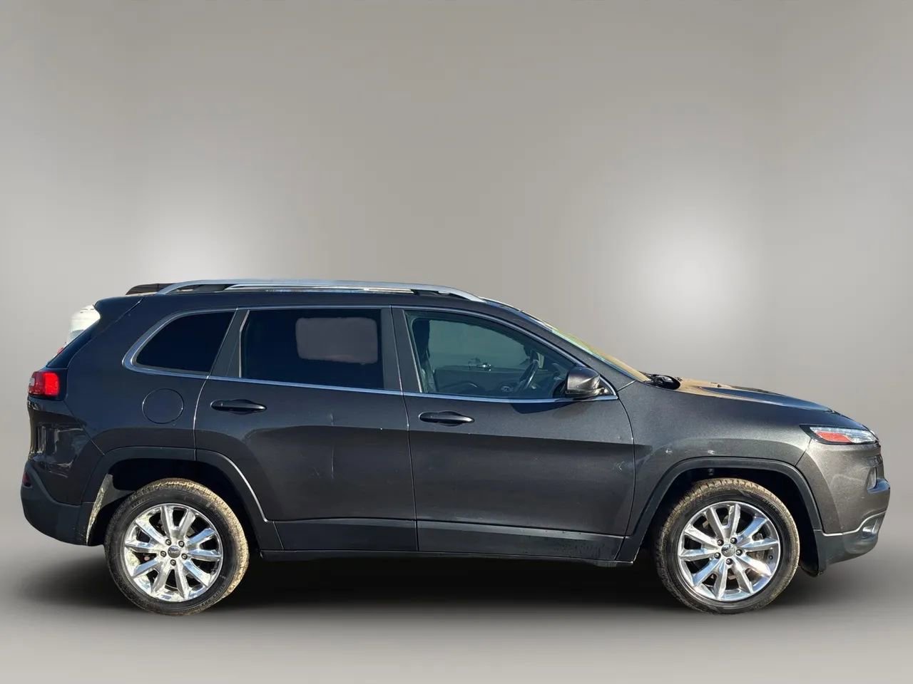 Used 2016 Jeep Cherokee Limited image 4
