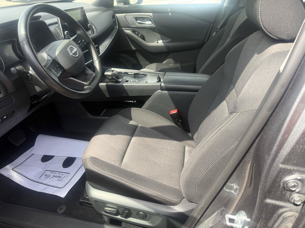 Used 2025 Nissan Rogue SV FWD image 8