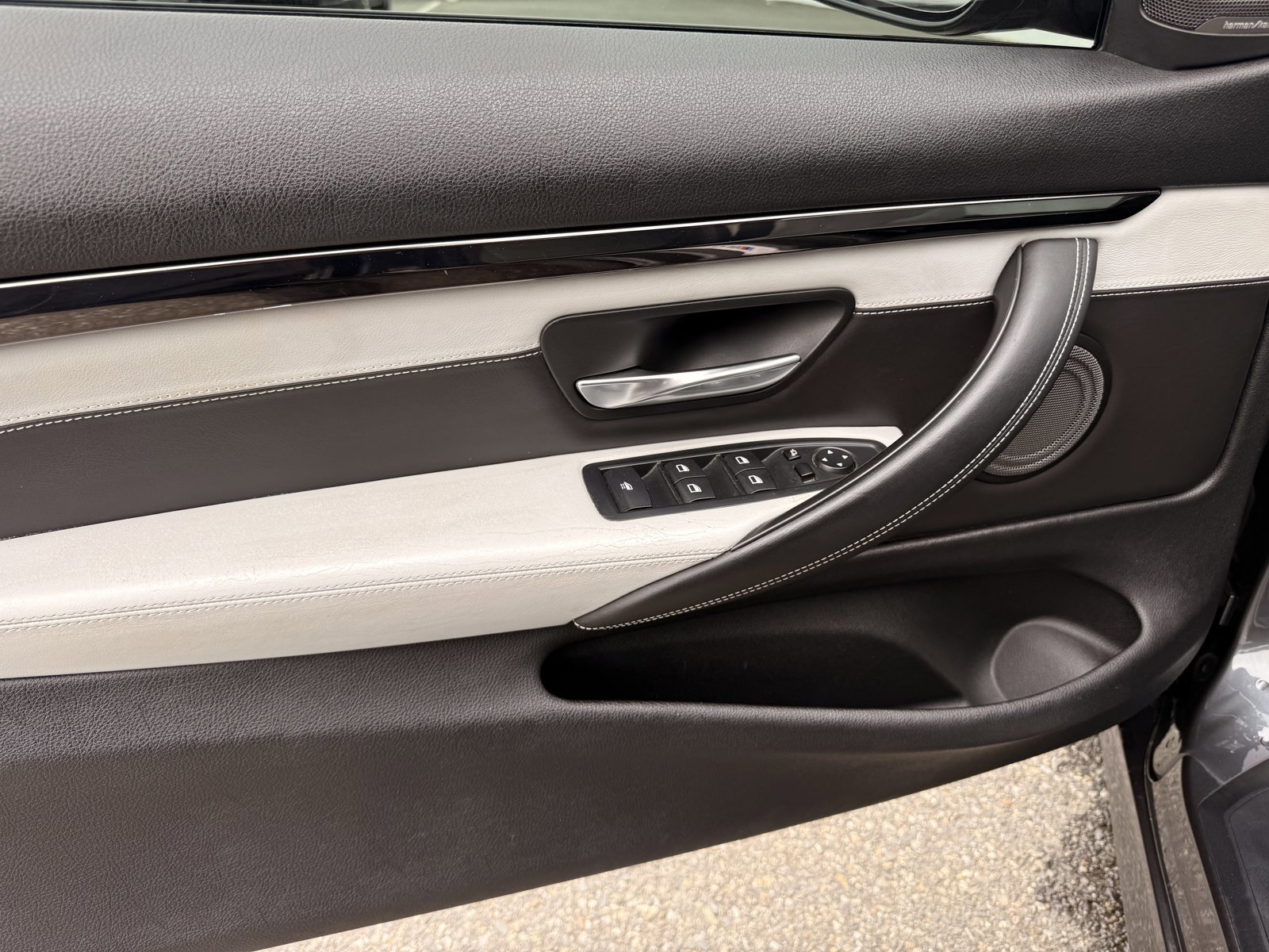 Used 2017 BMW M4 Convertible RWD image 19