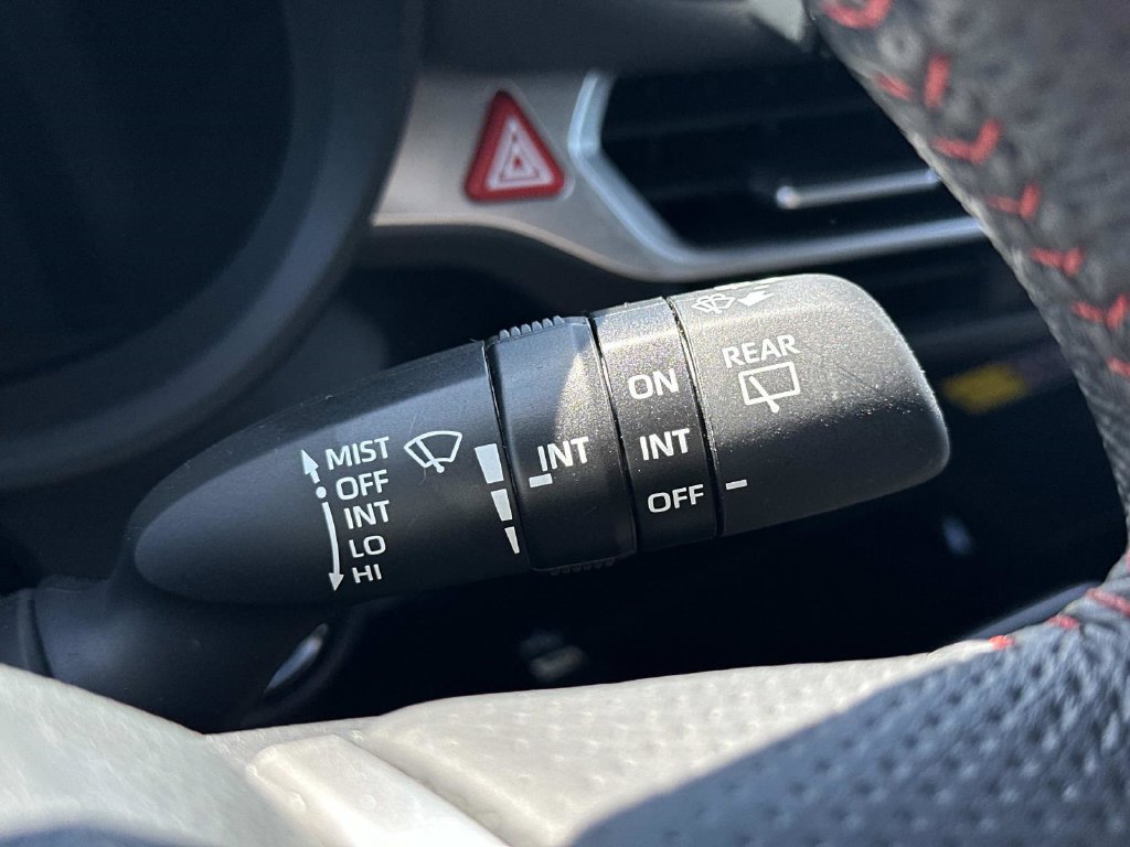 Used 2025 Toyota Sienna XSE FWD image 25