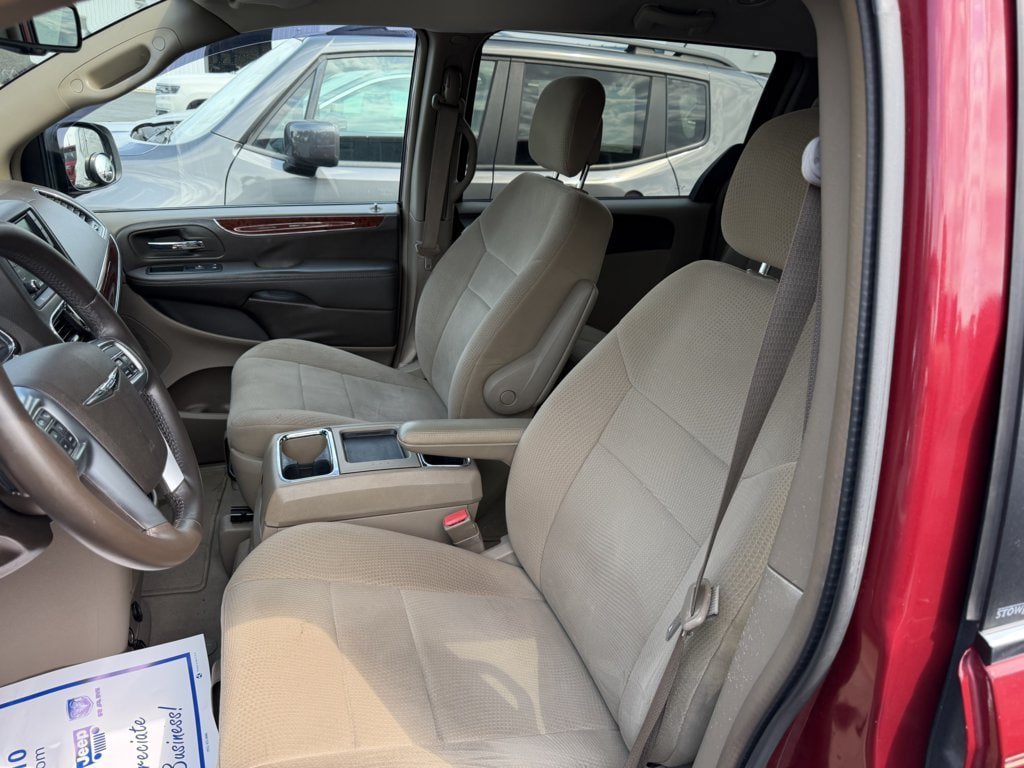 Used 2012 Chrysler Town & Country Touring w/ Entertainment Group #1 FWD image 15