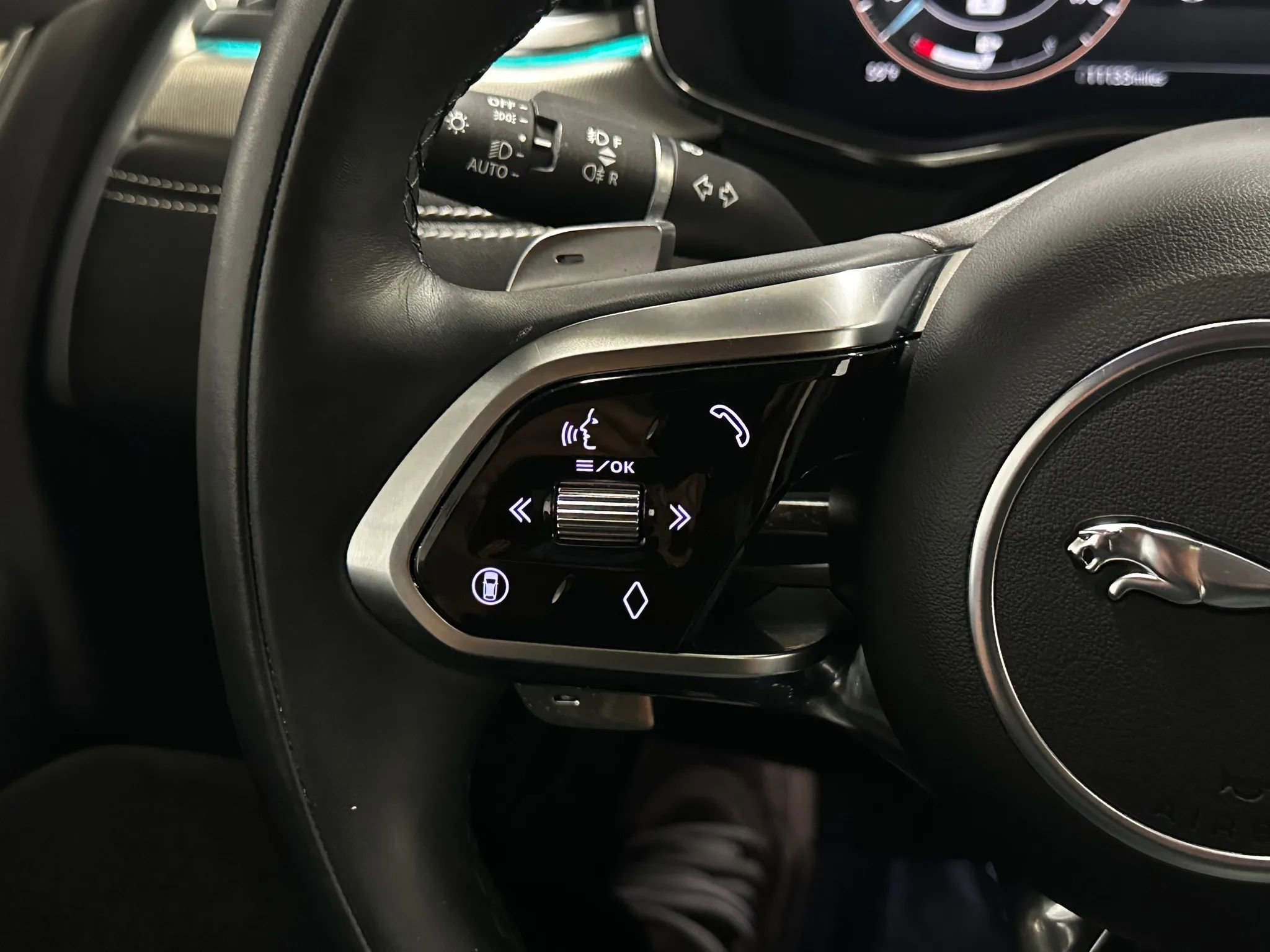 Used 2025 Jaguar F-PACE R-Dynamic S image 30