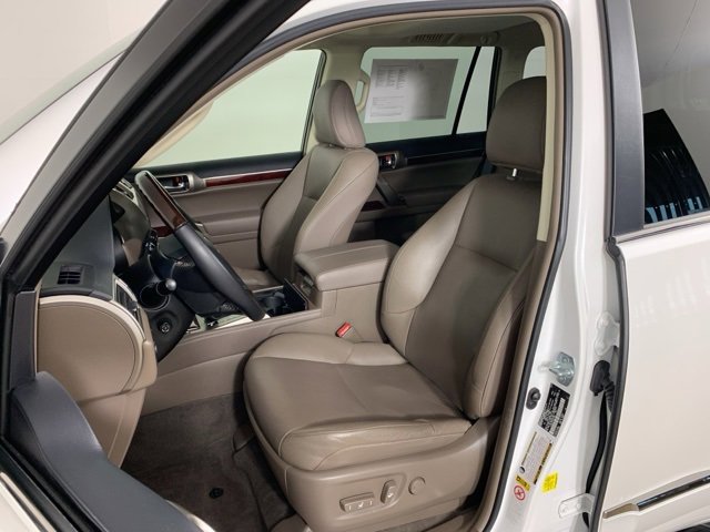 Used 2019 Lexus GX 460 image 32