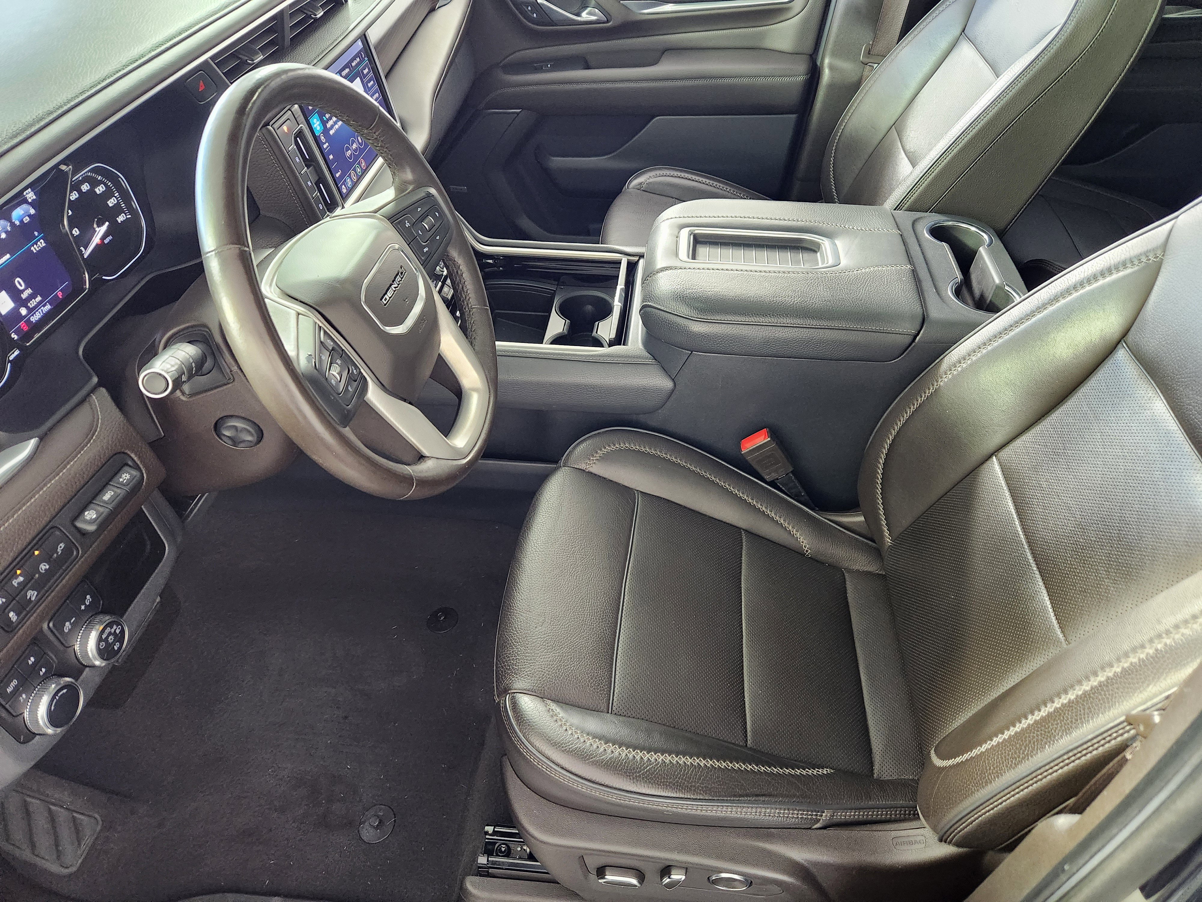 Used 2021 GMC Yukon Denali w/ Denali Premium Package image 11