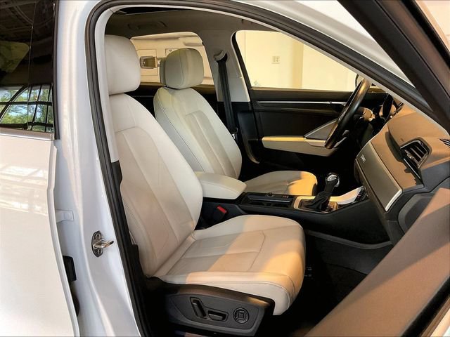 Used 2023 Audi Q3 2.0T Premium w/ Convenience Package AWD/4WD image 19