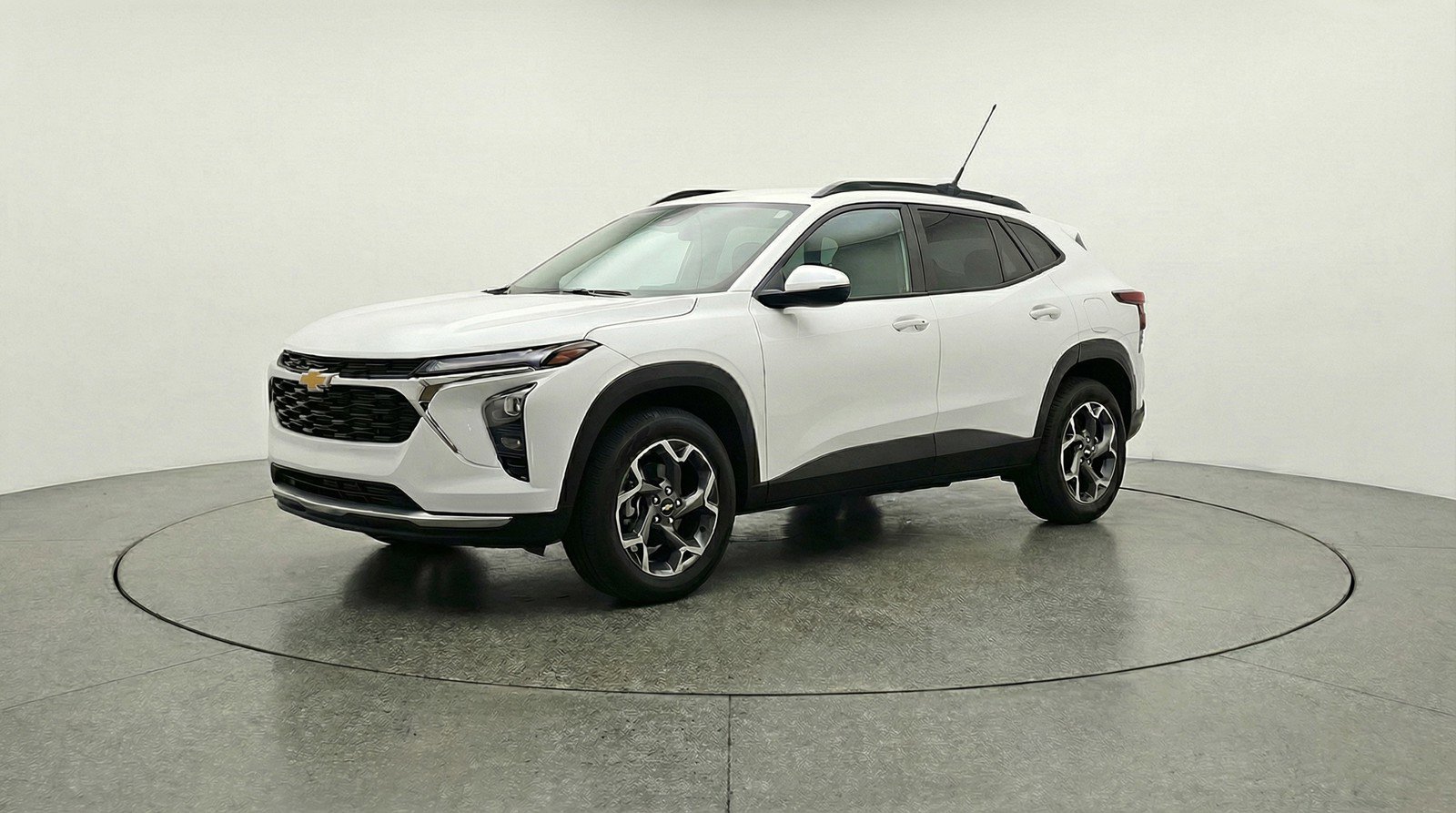 Used 2025 Chevrolet Trax LT w/ LT Convenience Package image 3