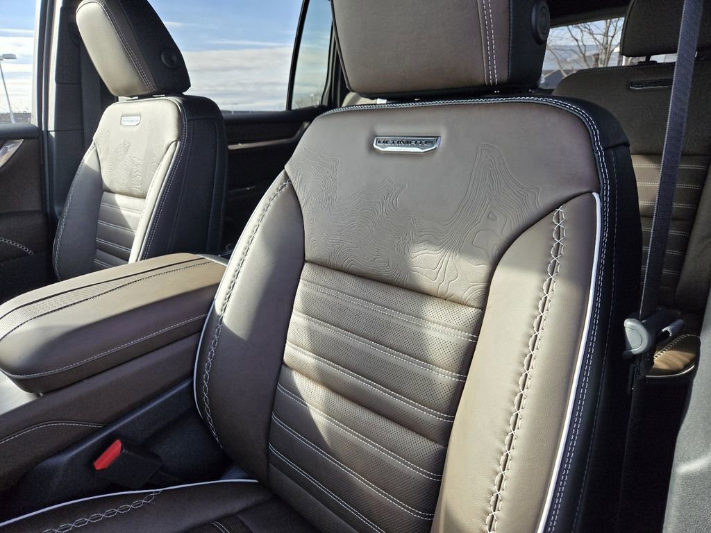 New 2026 GMC Acadia Denali Ultimate w/ LPO, Floor Liner Package AWD/4WD image 17