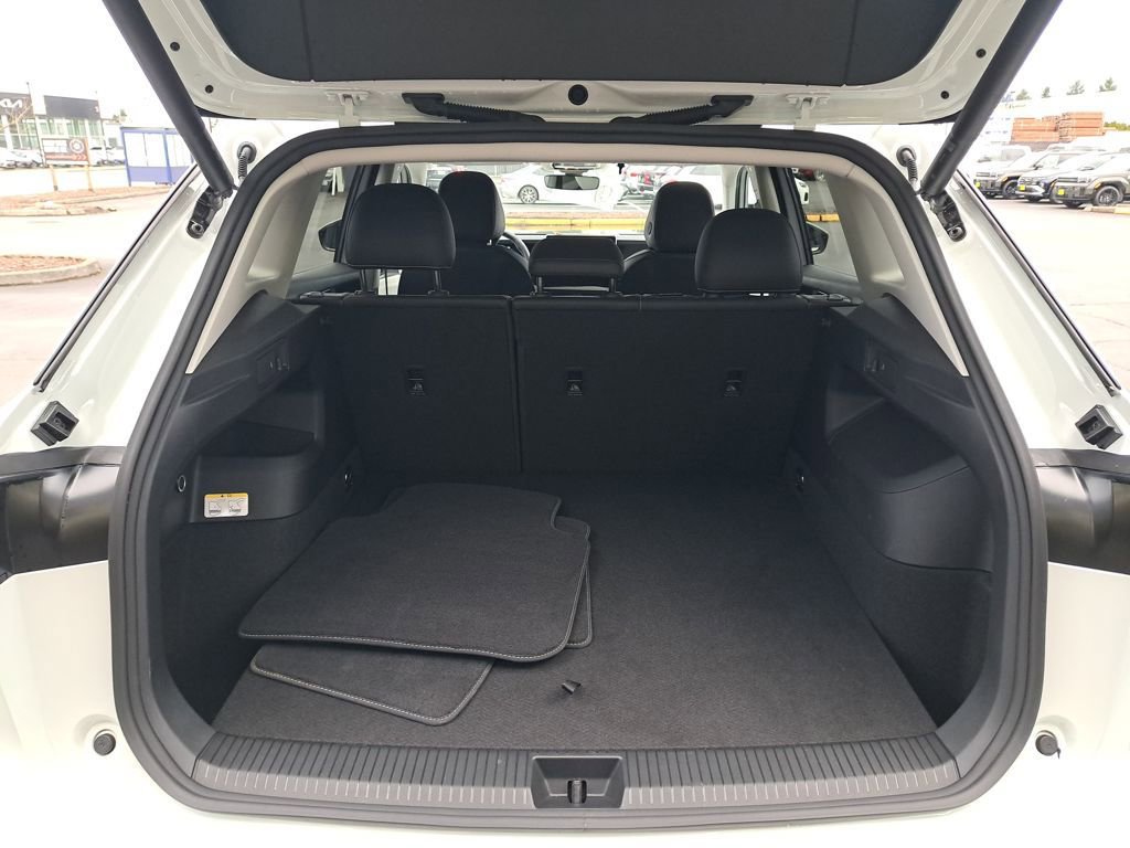 Used 2025 Volkswagen Tiguan SE image 20