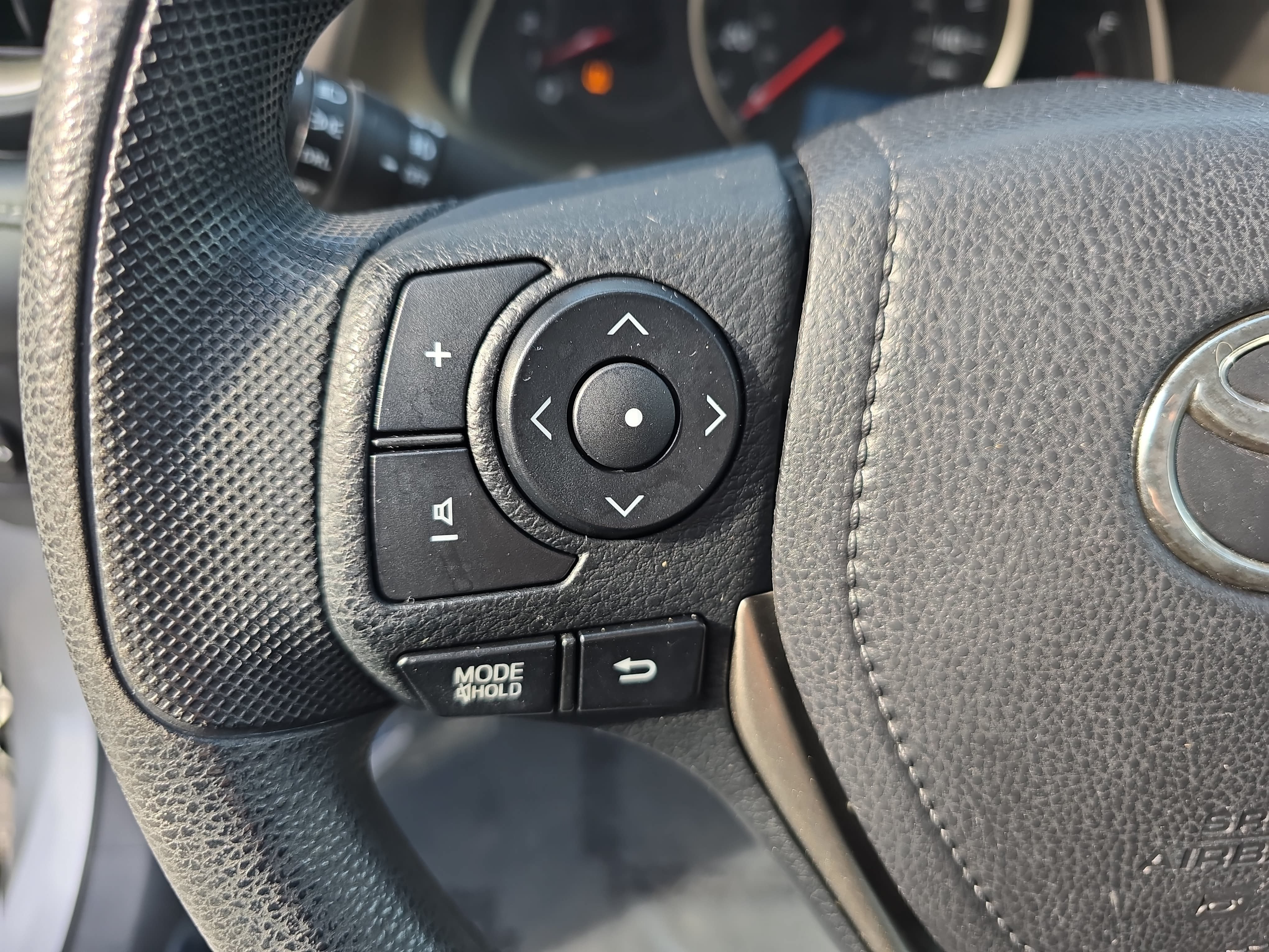 Used 2015 Toyota RAV4 XLE FWD image 17