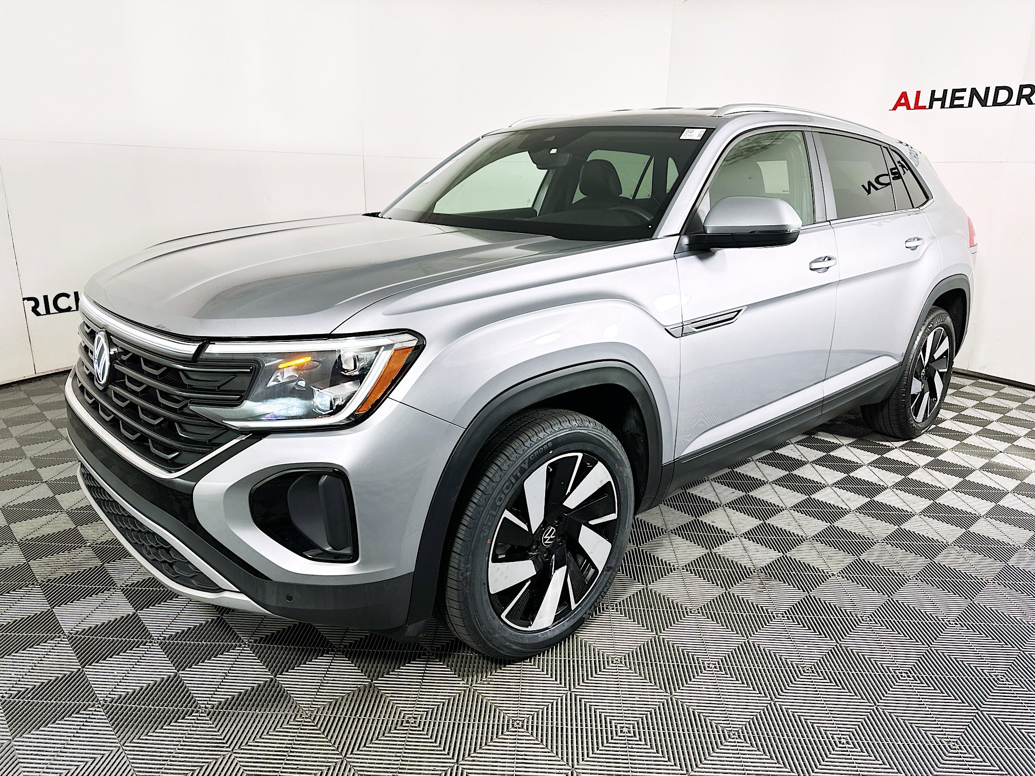 Used 2024 Volkswagen Atlas Cross Sport SE image 7