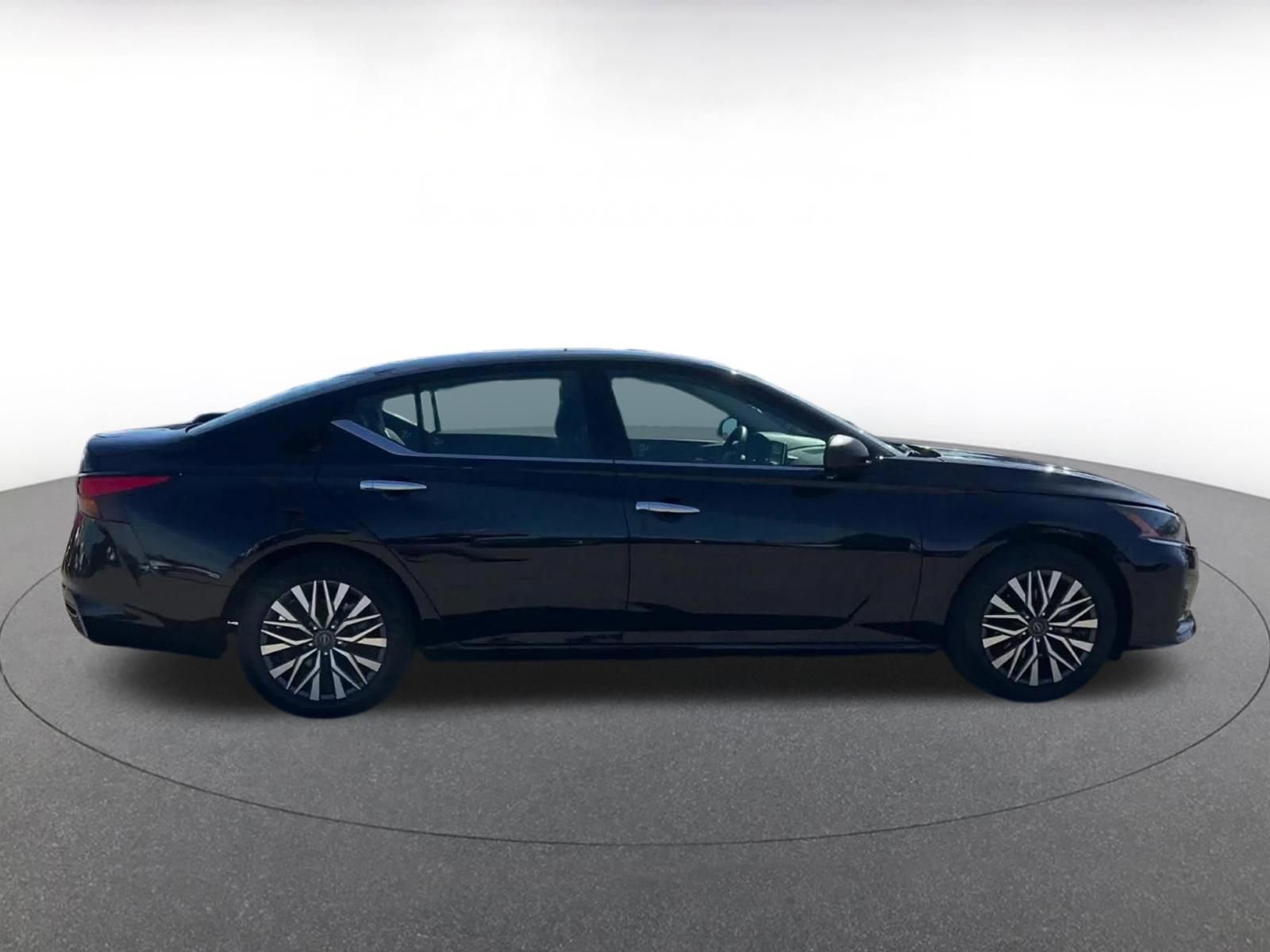 Used 2025 Nissan Altima 2.5 SV image 16