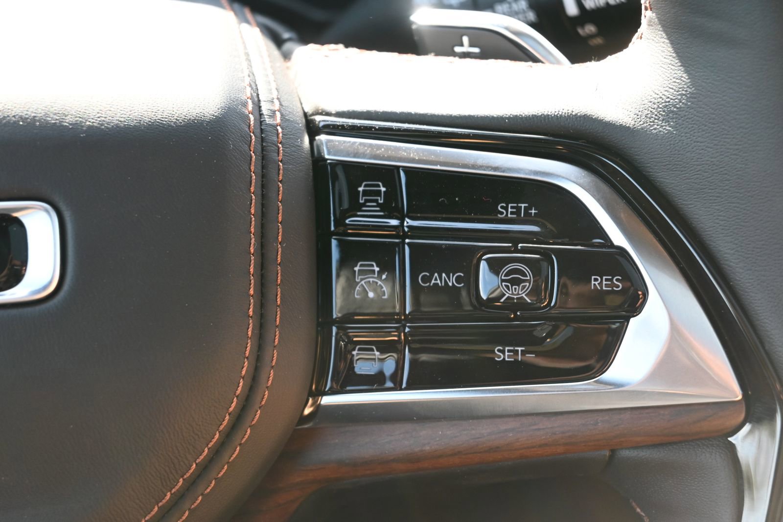 New 2025 Jeep Grand Cherokee L Summit w/ Obsidian Package image 14