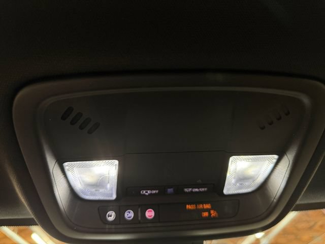 Used 2022 Chevrolet Traverse LS AWD/4WD image 33