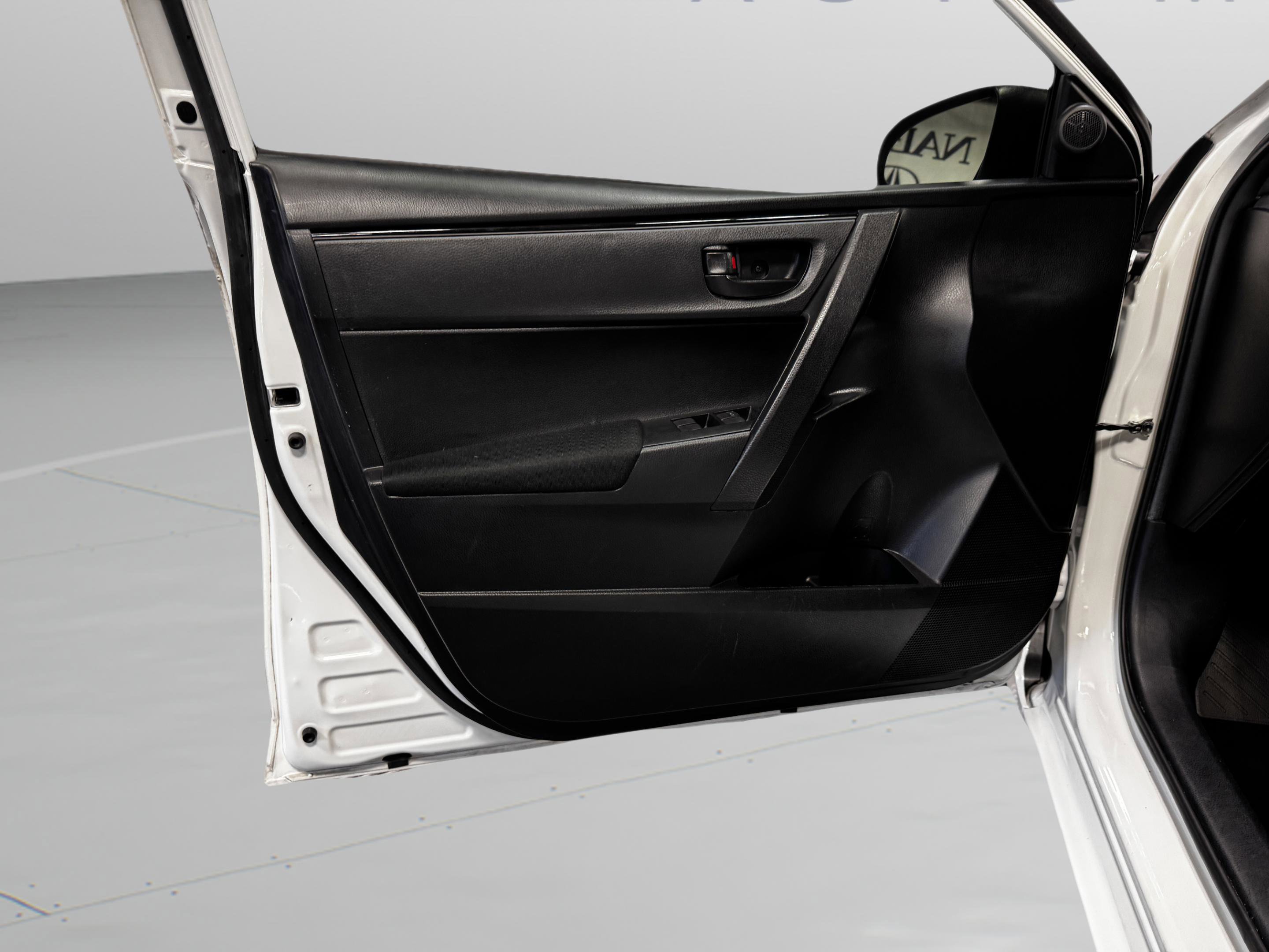 Used 2019 Toyota Corolla L image 25