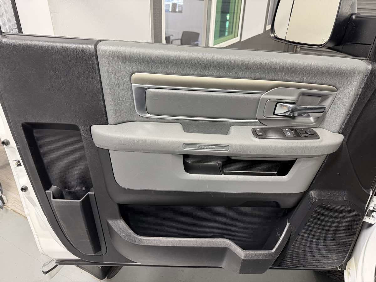 Used 2015 RAM 3500 Tradesman w/ Power & Remote Entry Group image 13