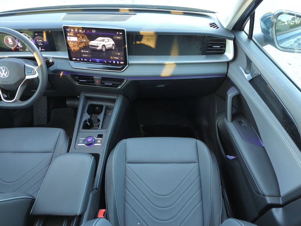 Certified 2025 Volkswagen Tiguan SE image 15