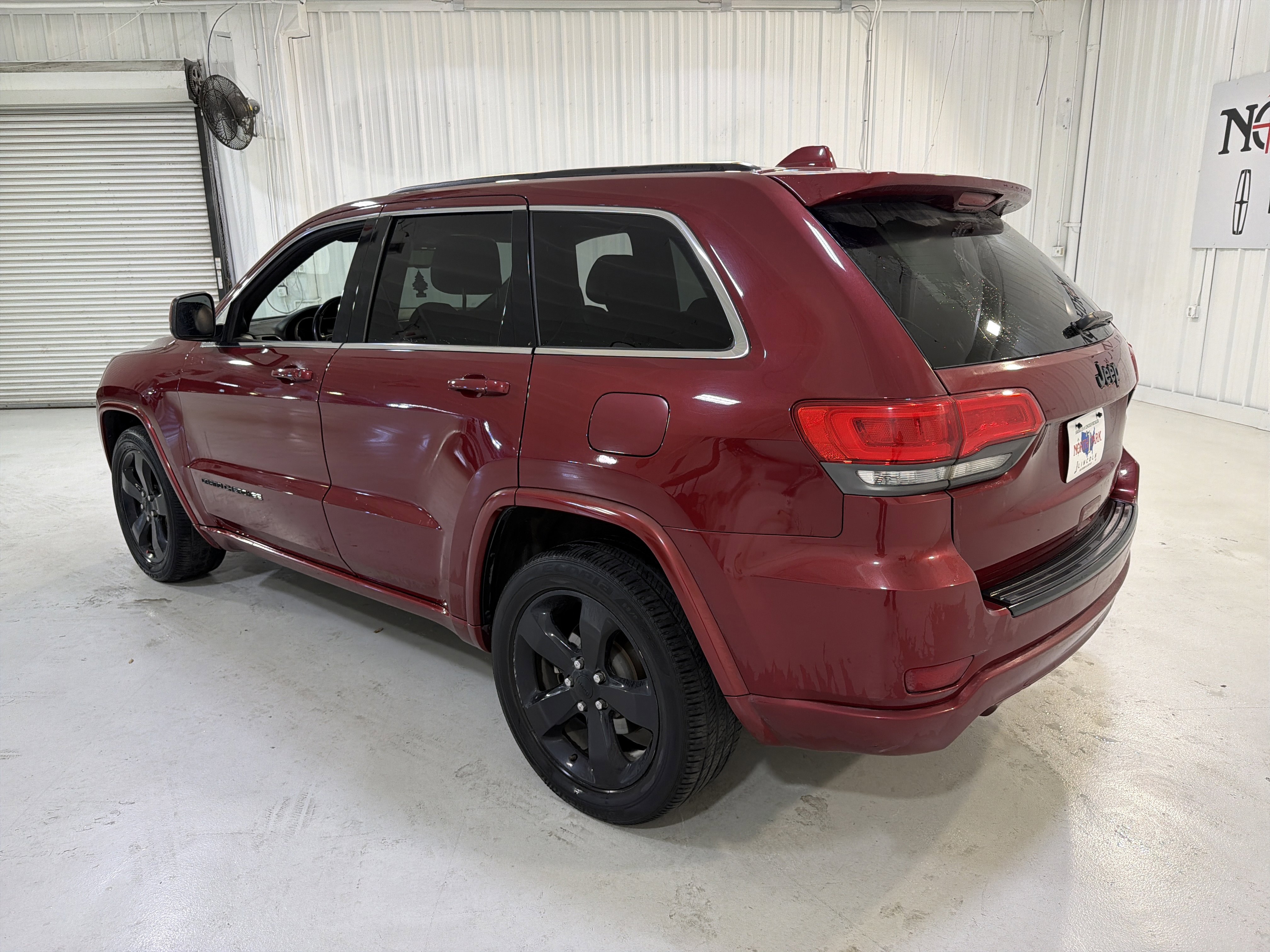Used 2015 Jeep Grand Cherokee Altitude image 3