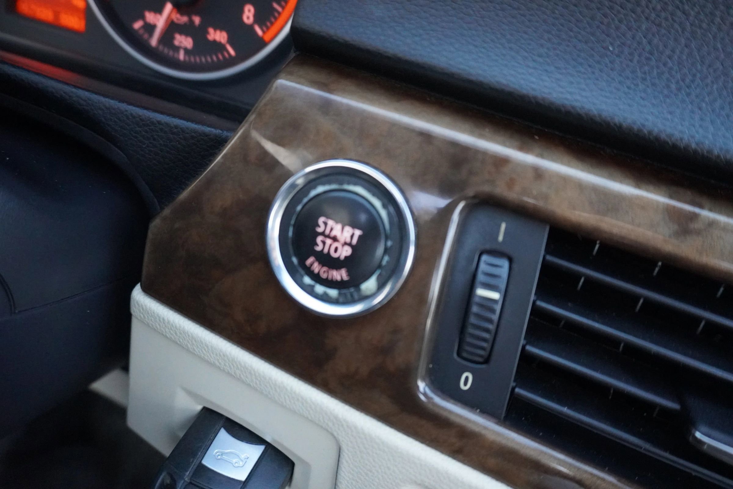 Used 2009 BMW 328i Convertible image 22