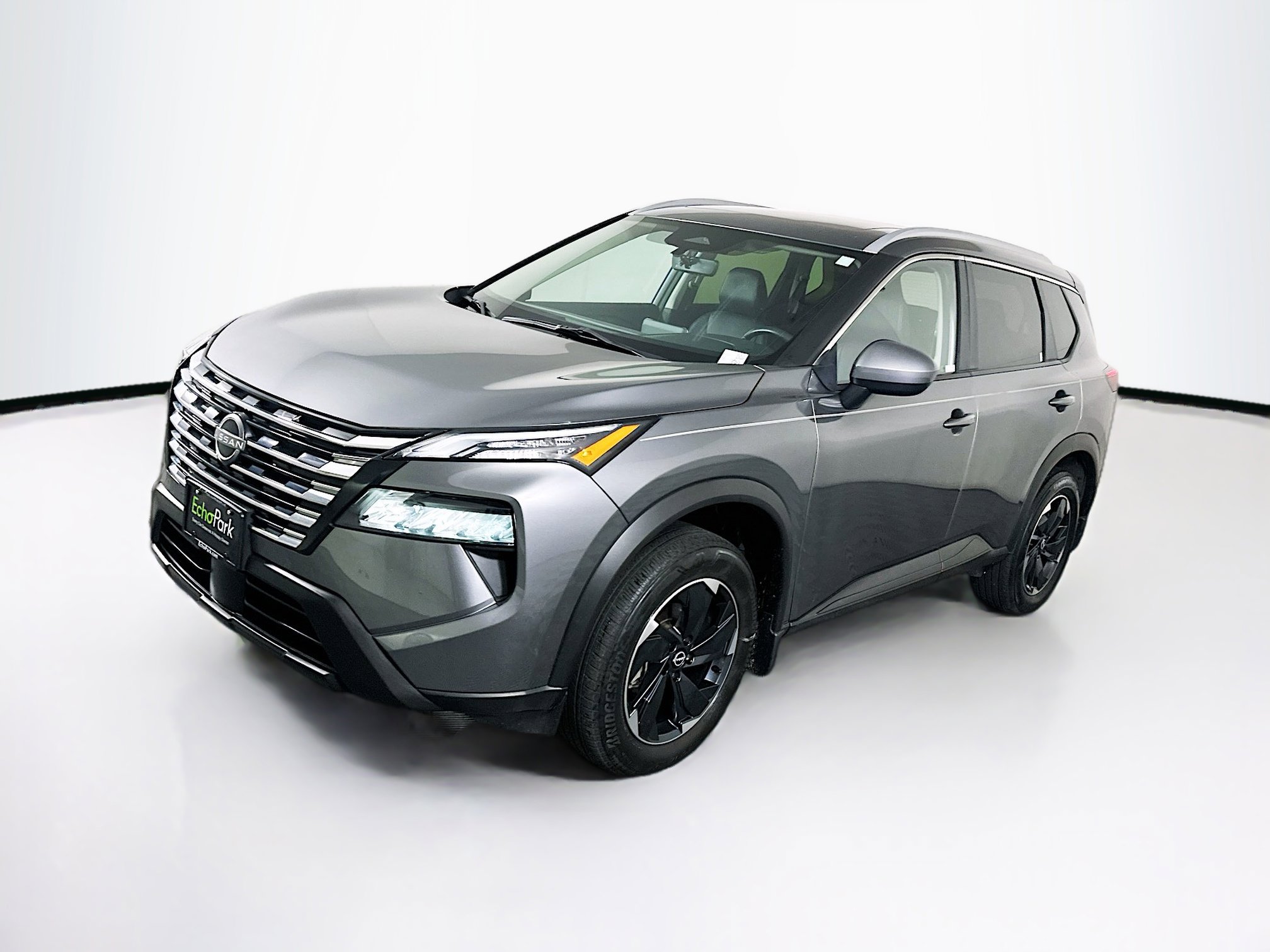 Used 2024 Nissan Rogue SV w/ SV Premium Package image 3