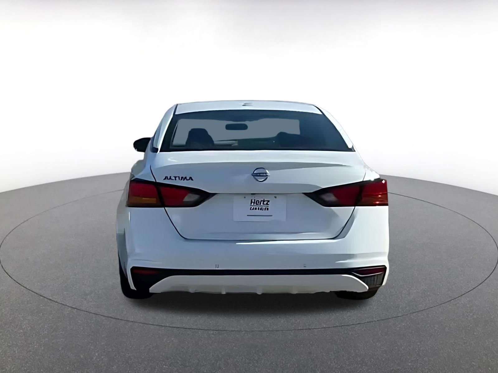 Used 2025 Nissan Altima 2.5 SV image 11