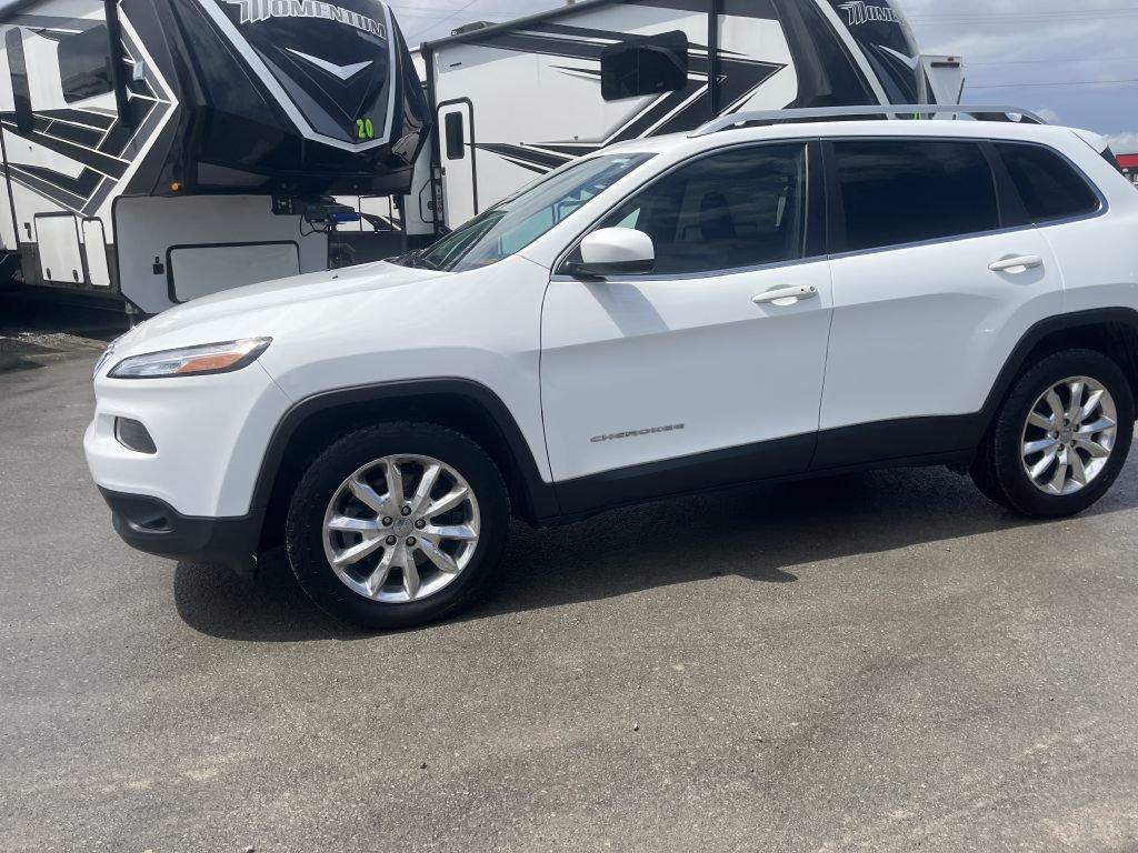 Used 2016 Jeep Cherokee Limited w/ Trailer Tow Group AWD/4WD image 6