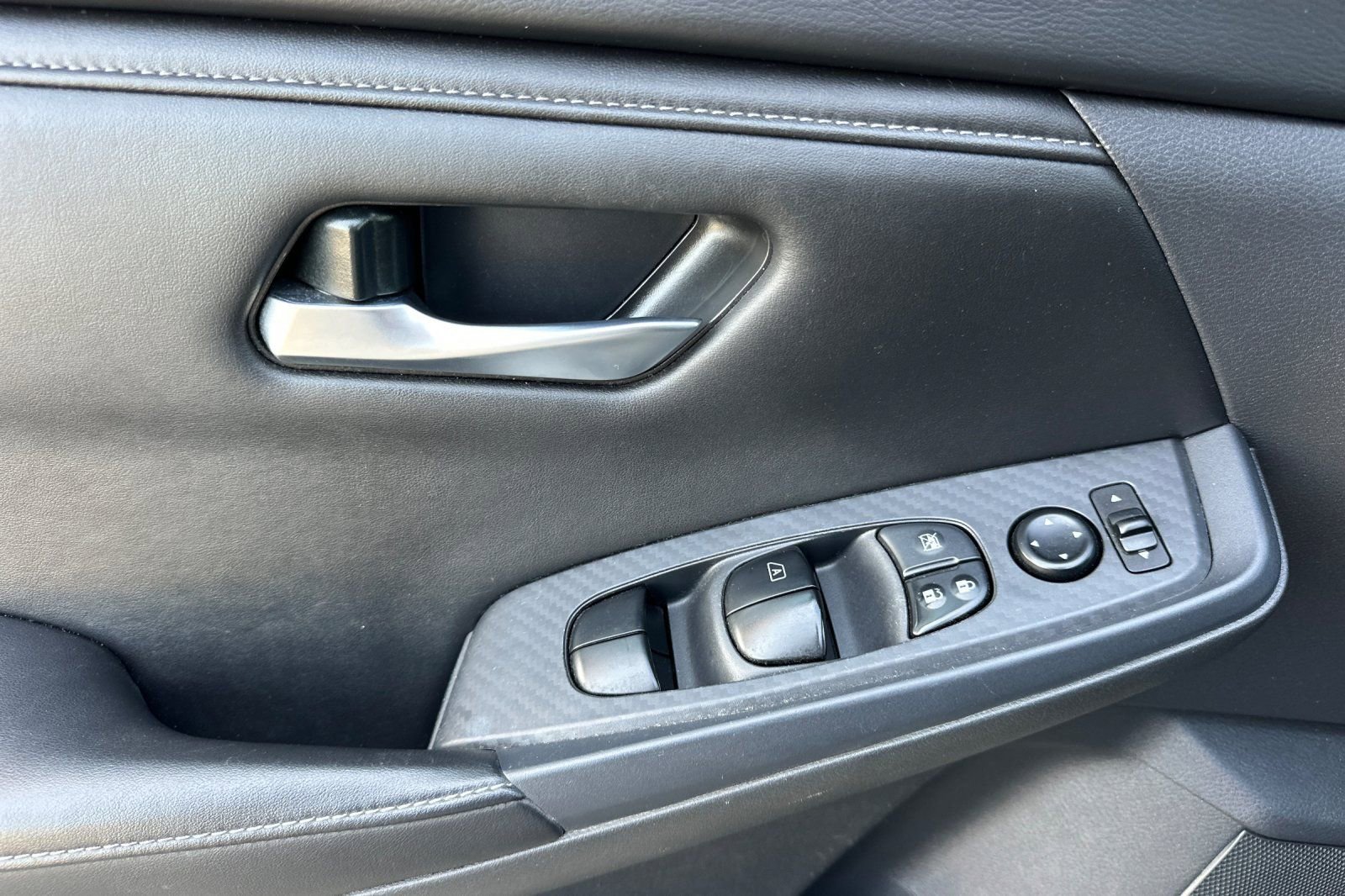 Used 2024 Nissan Sentra SV FWD image 11