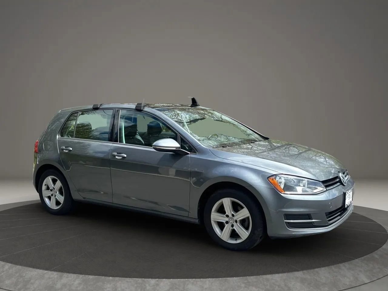 Used 2017 Volkswagen Golf S FWD image 4
