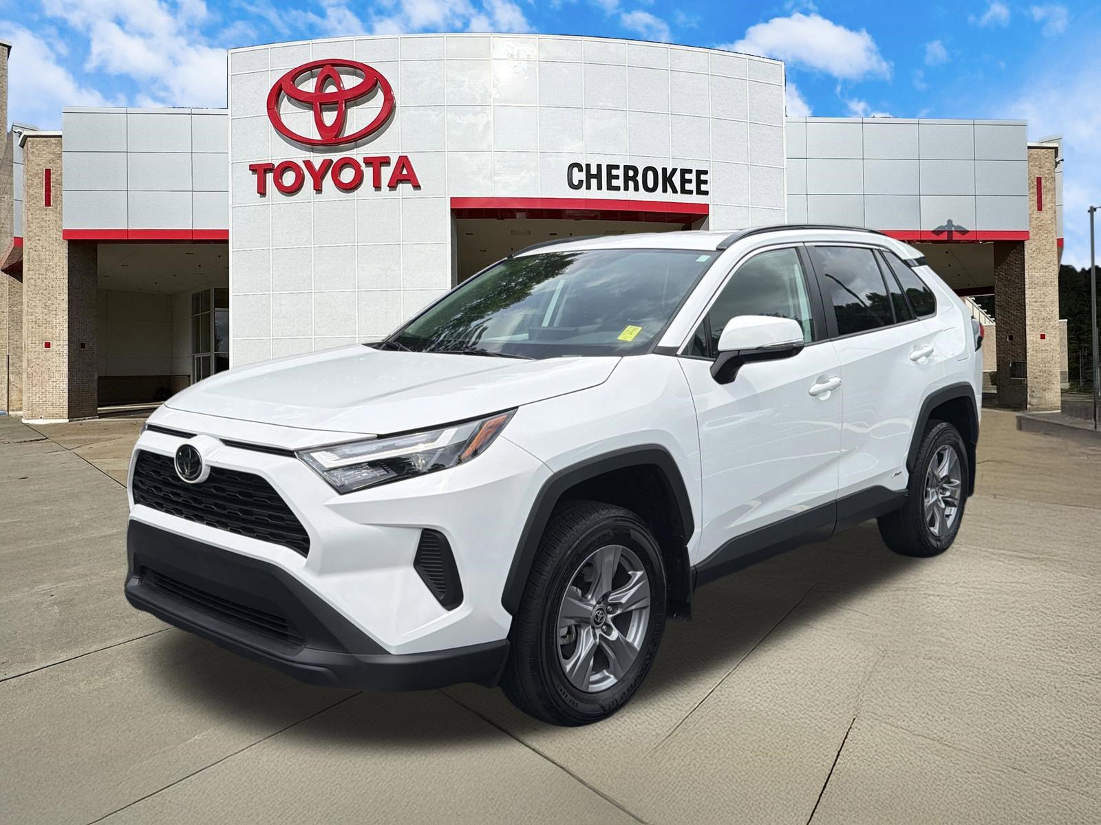 Used 2025 Toyota RAV4 XLE AWD/4WD image 1