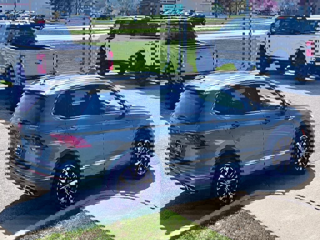 Used 2022 Volkswagen Tiguan SEL R-Line AWD/4WD image 6