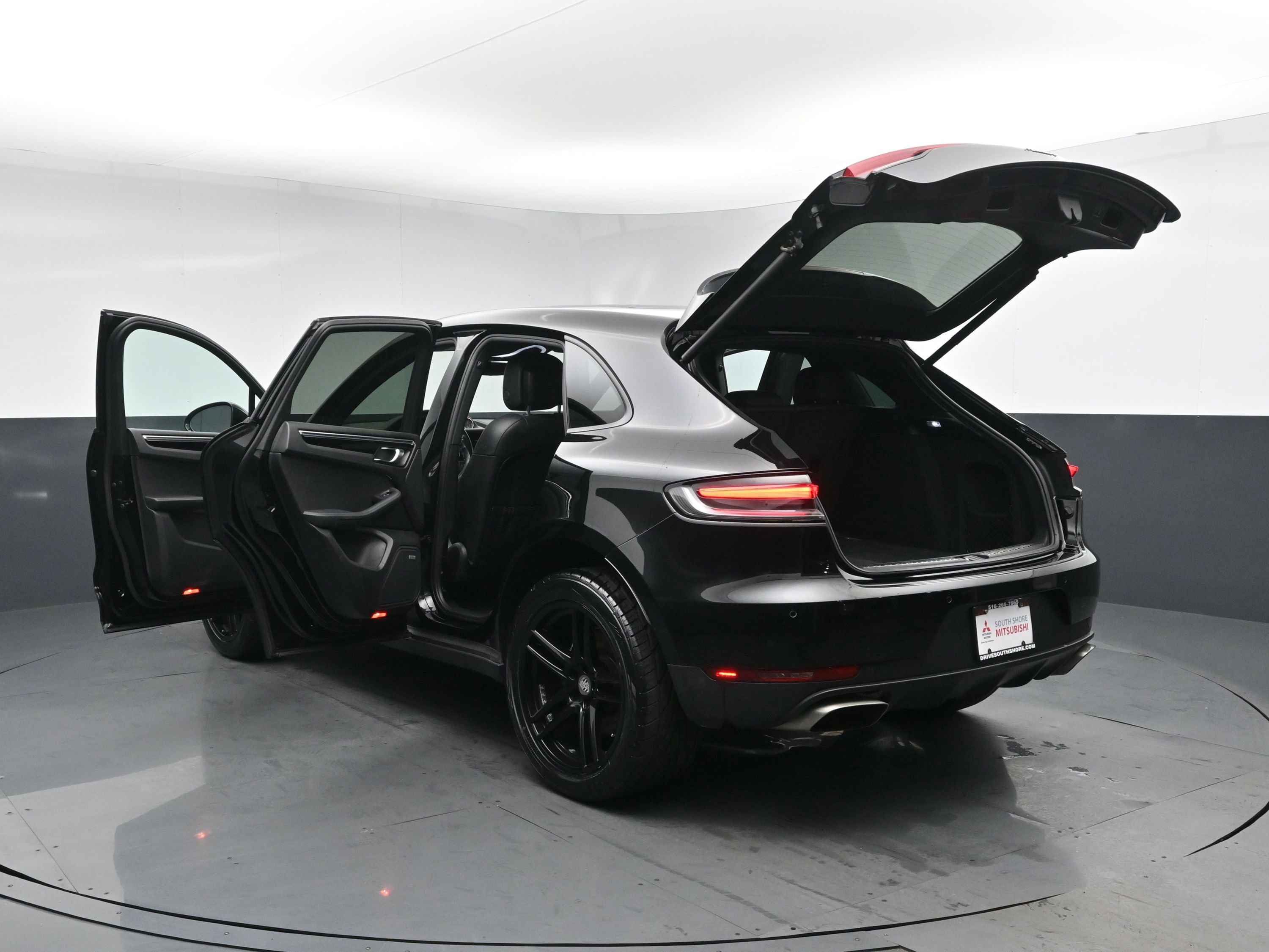 Used 2019 Porsche Macan AWD/4WD image 28