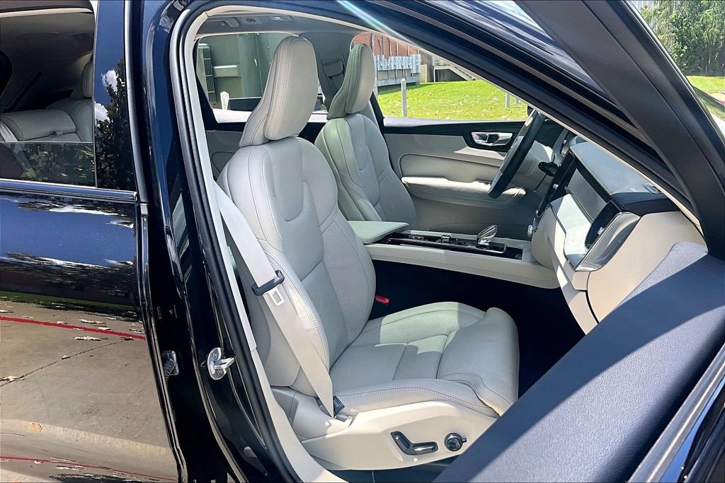 Used 2025 Volvo XC60 T8 Ultra w/ Protection Package Premier AWD/4WD image 10