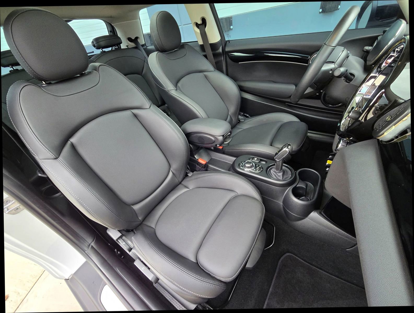 Used 2024 MINI Cooper SE image 23
