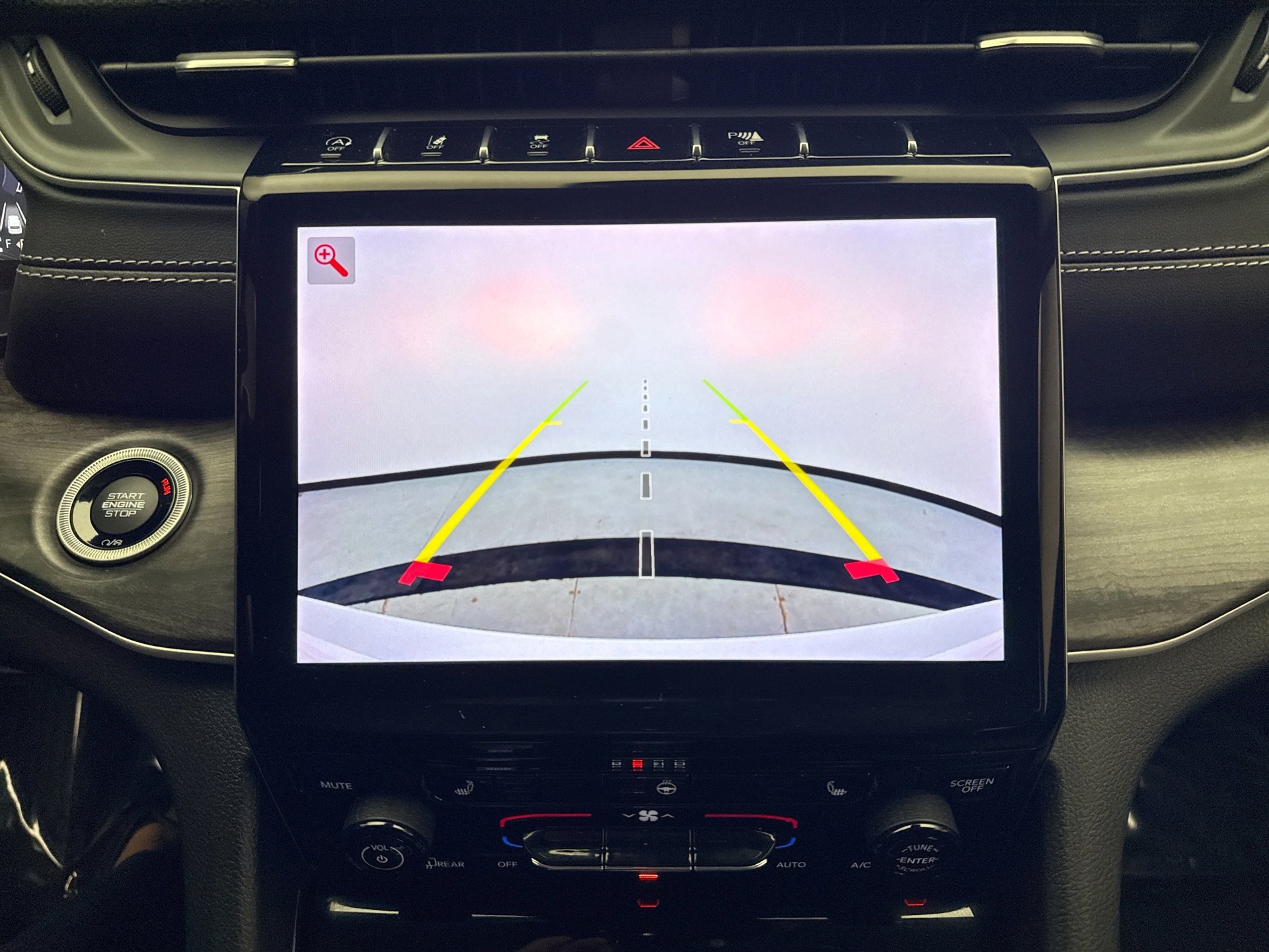 Used 2023 Jeep Grand Cherokee Limited AWD/4WD image 16