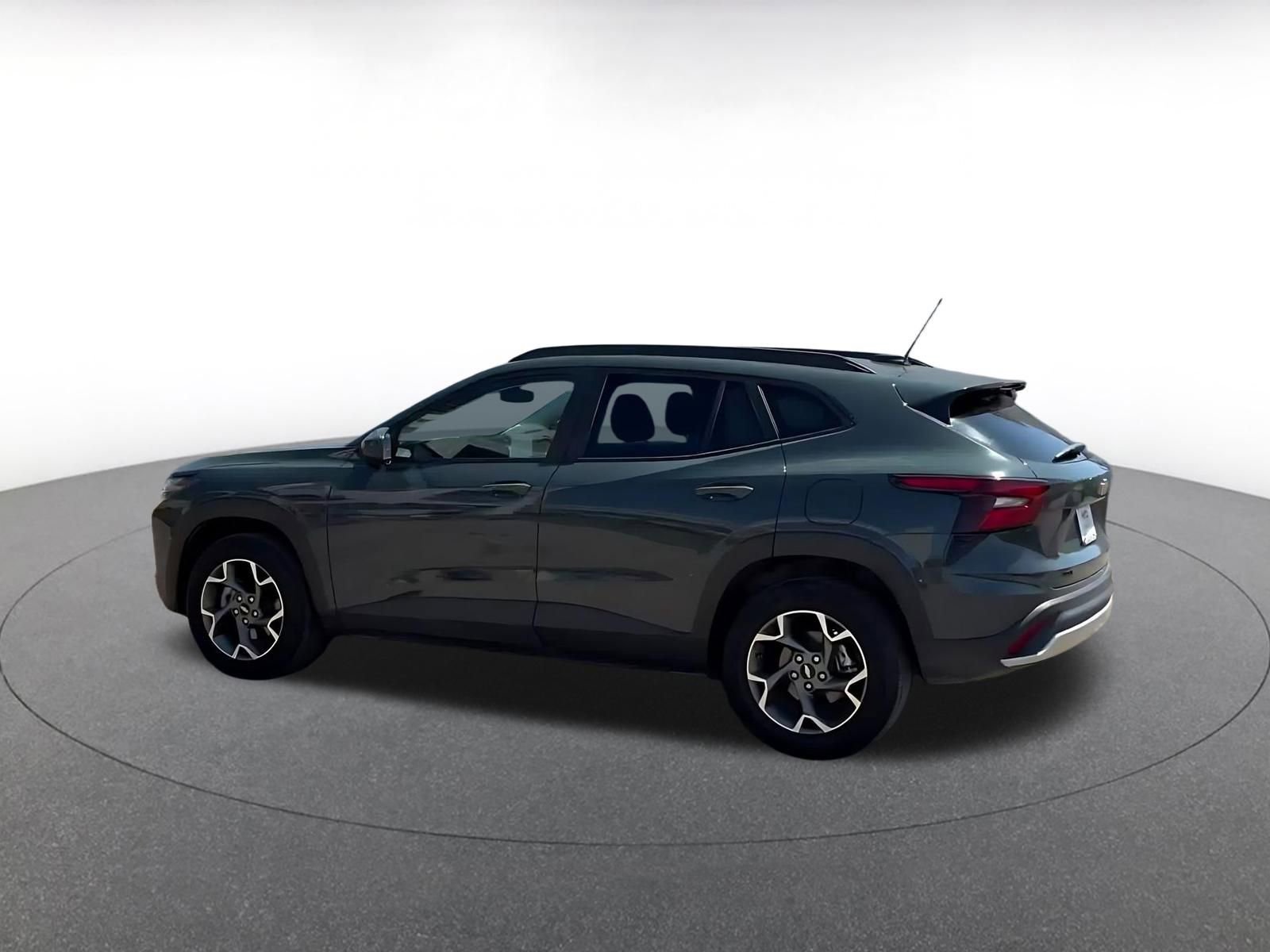 Used 2025 Chevrolet Trax LT image 10