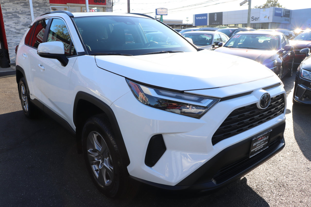 Used 2025 Toyota RAV4 XLE image 7