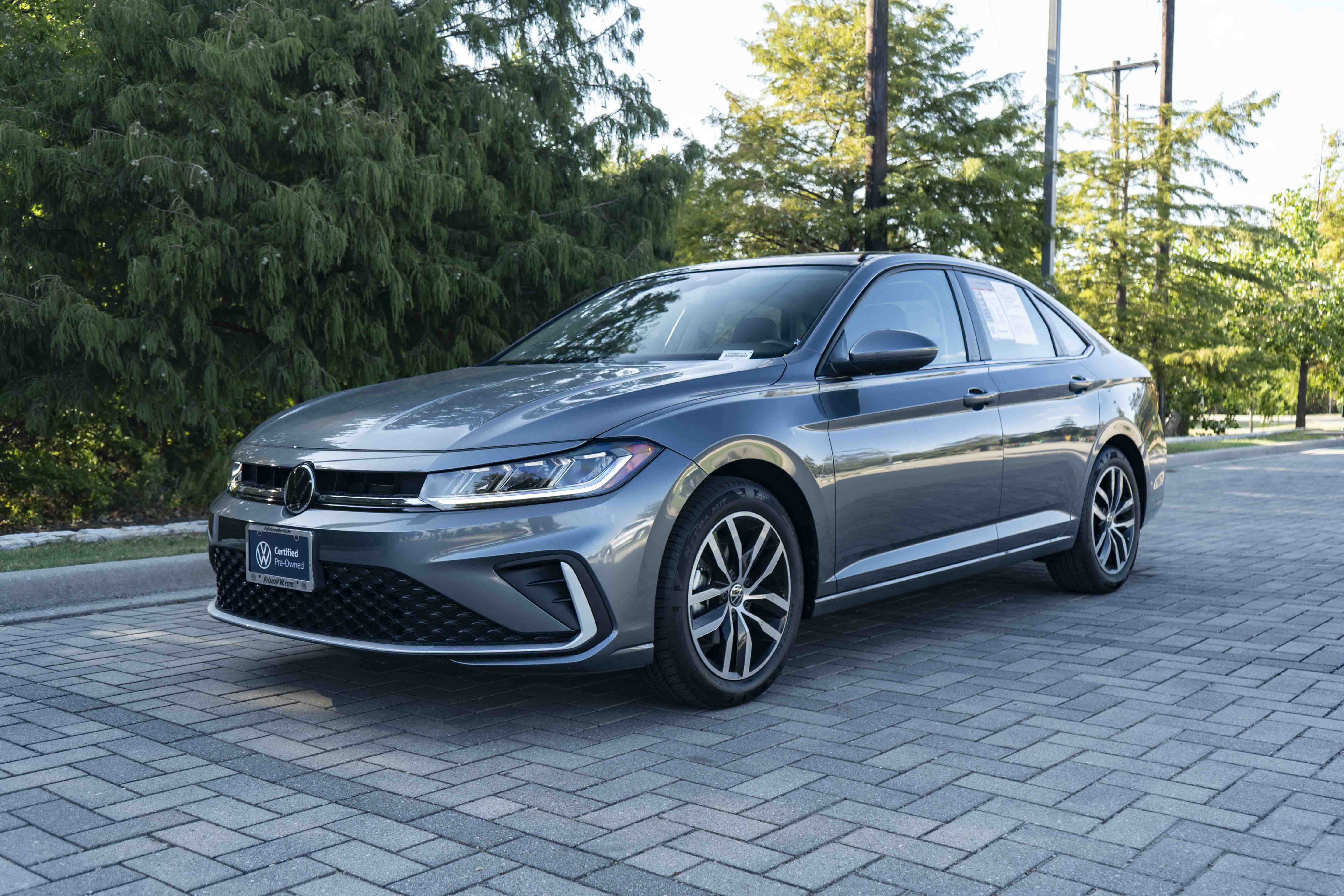 Certified 2025 Volkswagen Jetta SE w/ Sunroof Package FWD image 4