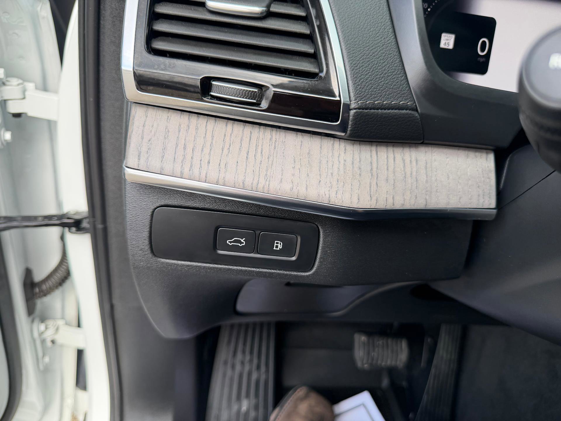 Used 2023 Volvo XC90 T8 Ultimate w/ Protection Package Premier image 33