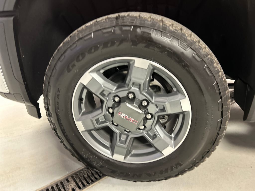 Used 2025 GMC Sierra 2500 SLT w/ SLT Premium Package image 9