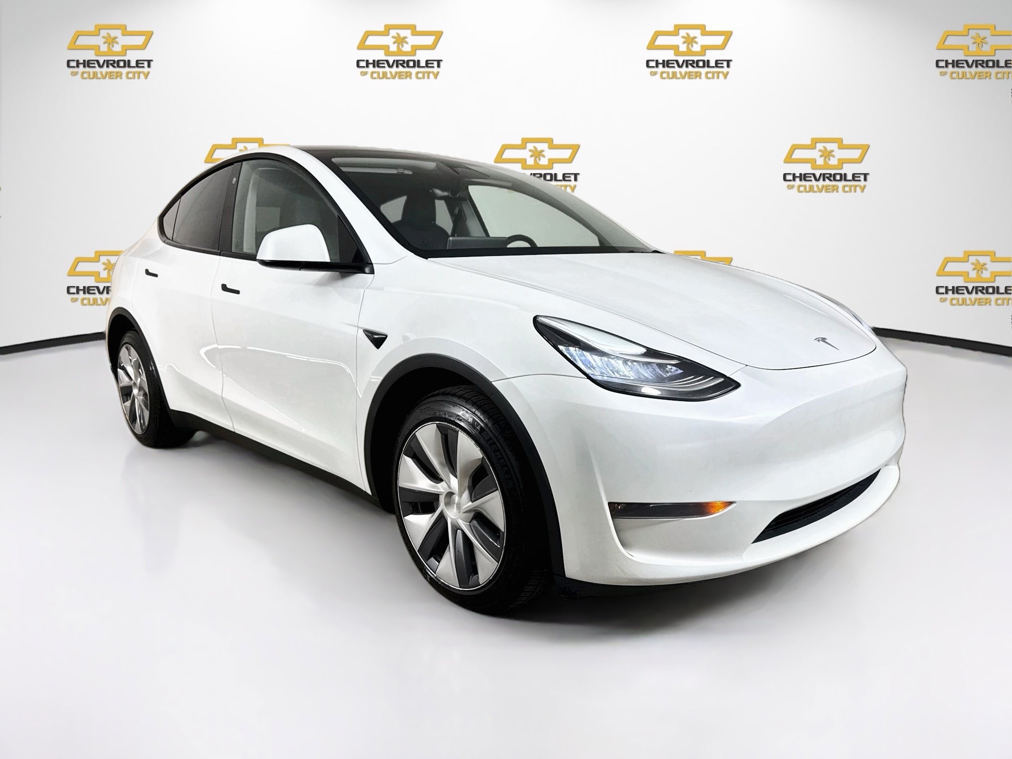 Used 2023 Tesla Model Y Long Range AWD/4WD image 1