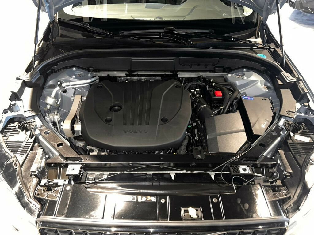 Used 2023 Volvo XC60 B5 Plus image 9