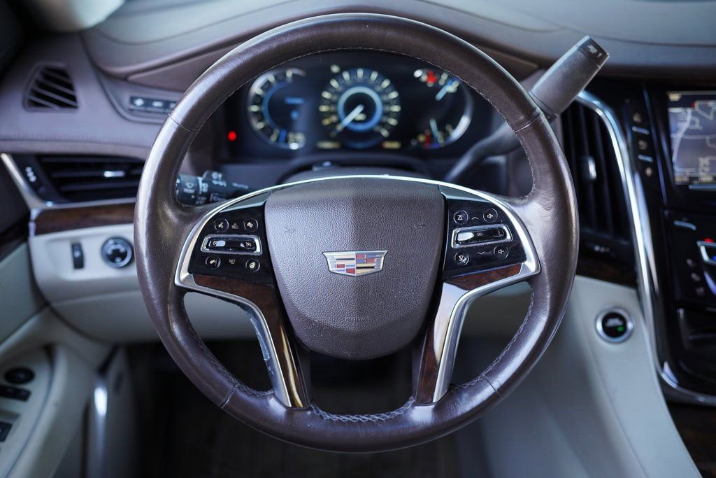 Used 2016 Cadillac Escalade Luxury image 30